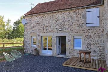 Gîte pour 4 personnes, avec jardin à Nécy