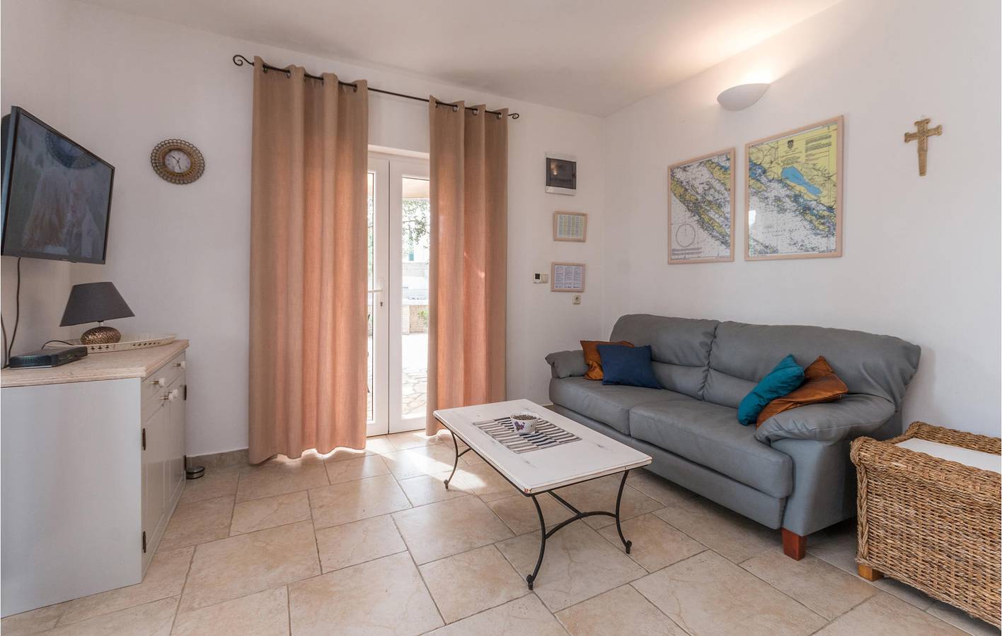 Apartment am Meer mit Pool, Terrasse und Küche in der Nähe von Dobropoljana in Dobropoljana, Pasman
