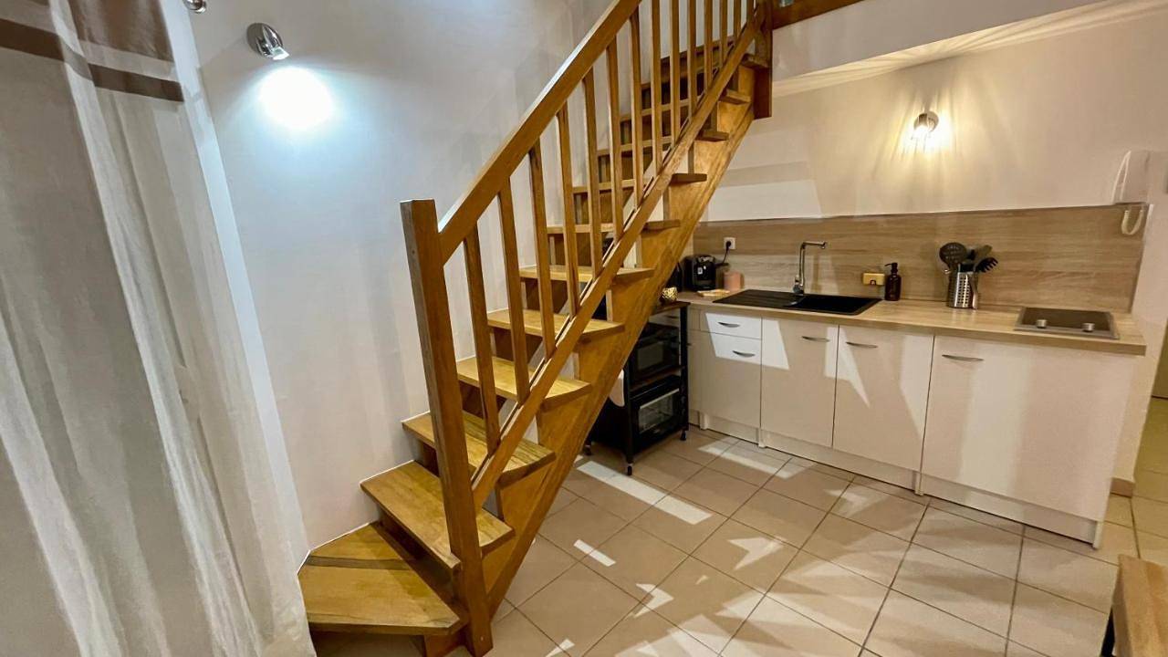 Appartement entier, One-Bedroom Apartment in Salon-de-Provence, Côte méditerranéenne (France)