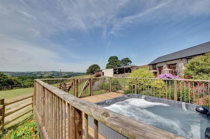 Cottage for 6 people, with Hot tub in Tiverton