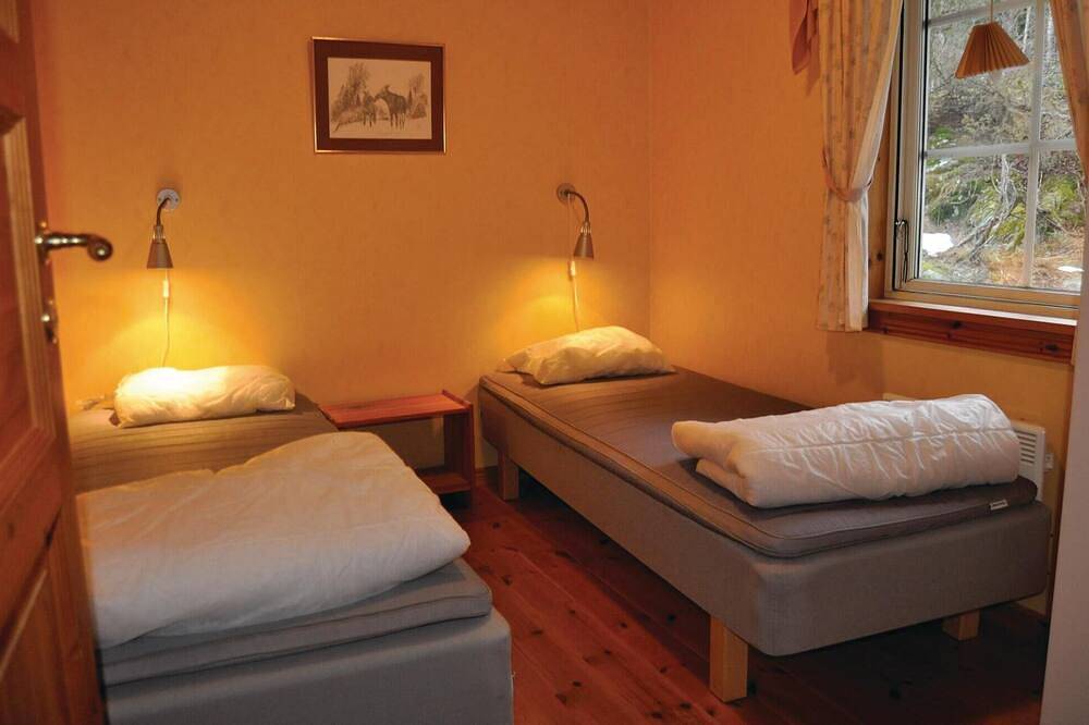 Amazing home in Segmon with sauna in Grums, Vänern