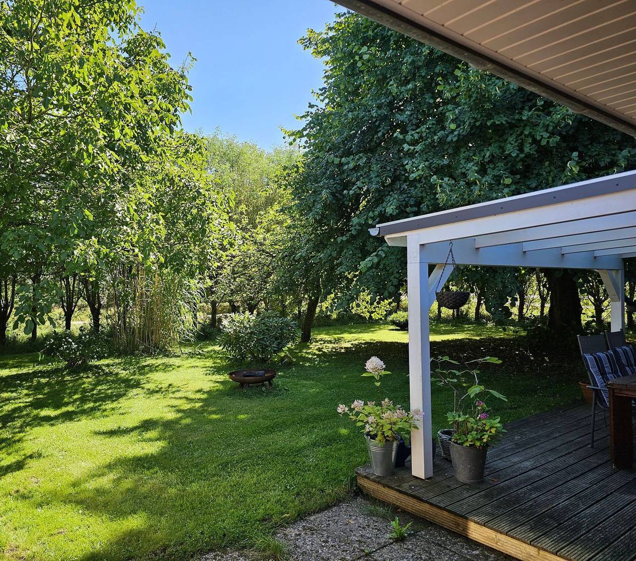 Ganze Wohnung, Freistehendes Ferienhaus in Tönning: 100 m² mit Garten & Terrasse in Tönning, Halbinsel Eiderstedt