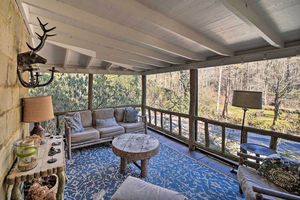 Mirror Lake Cabin ~ 1 Mi to Dtwn Highlands! in Highlands (NC), Macon County