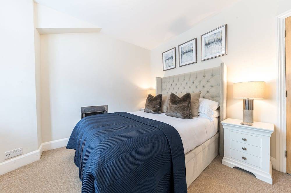 Pottery Gate - sleeps 4 in modern dog friendly cottage with parking and new bathroom in Bowness-on-Windermere, Lake District