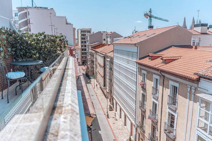 Apartamento para 4 personas, con Balcón además de Terraza y Vistas en Burgos