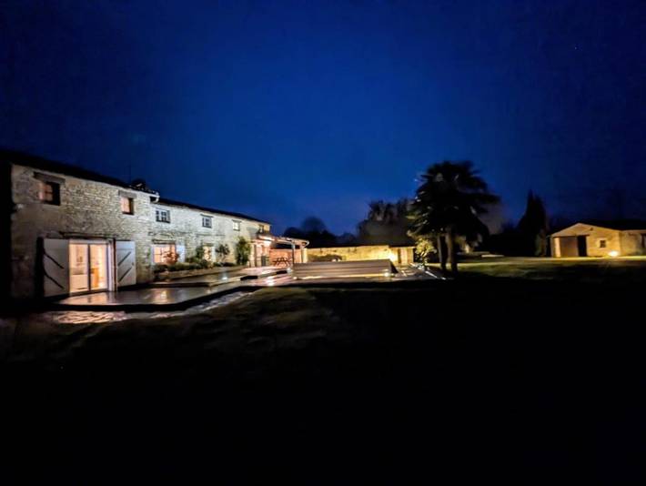 Location de vacances pour 8 personnes, avec vue ainsi que jardin et piscine à Messé - 2