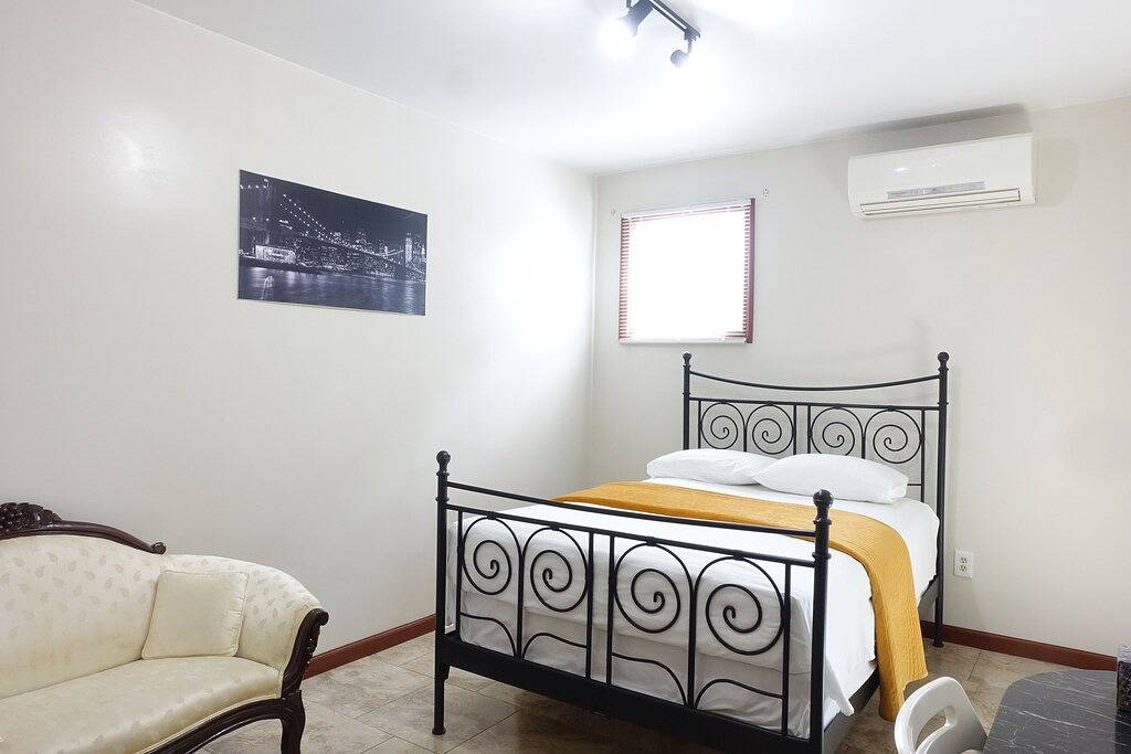 ⭐️Best Xl House To Visit Nyc-5Br+3Baths+Hot Tub+Parking 5 cars in Hillside, Union County