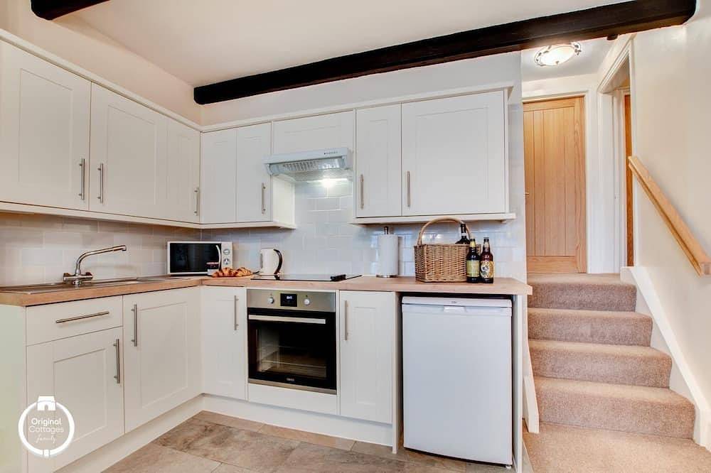 Entire apartment, Cosy Beachside Apartment, Spectacular Views in Picturesque Village. in Sandsend, North York Moors National Park