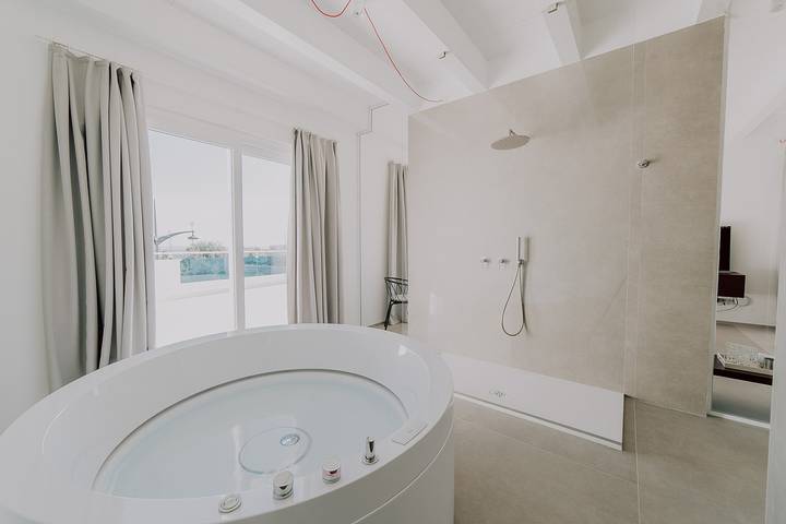 Maison d’hôte pour 2 personnes, avec Balcon ainsi que Jacuzzi et Terrasse