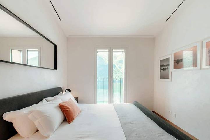 Appartamento intero, Elegant Lake View Apartment (Unique Gandria Attic) in Lugano, Lago di Lugano