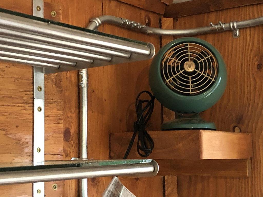 Discover Funky Bunky: Your Rustic Retreat 5 Min from Nelson in Nelson (Britisch-Kolumbien), Whitewater Ski Resort