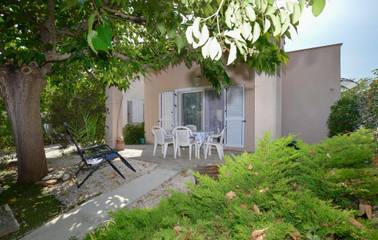 Gîte pour 7 personnes, avec terrasse ainsi que piscine et jardin à Cervione