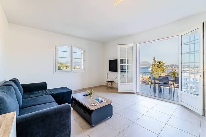 Appartement de vacances entier, Bel appartement vue mer, Clim, Wifi, plage et commerces à pied in Saint-Mandrier-sur-Mer, Côte méditerranéenne (France)