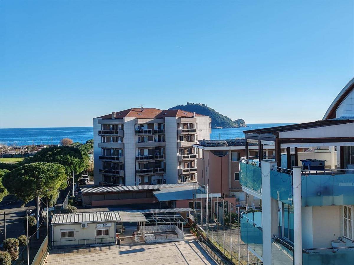 Ganze Wohnung, Appartamento vista mare in Albenga, Riviera di Ponente