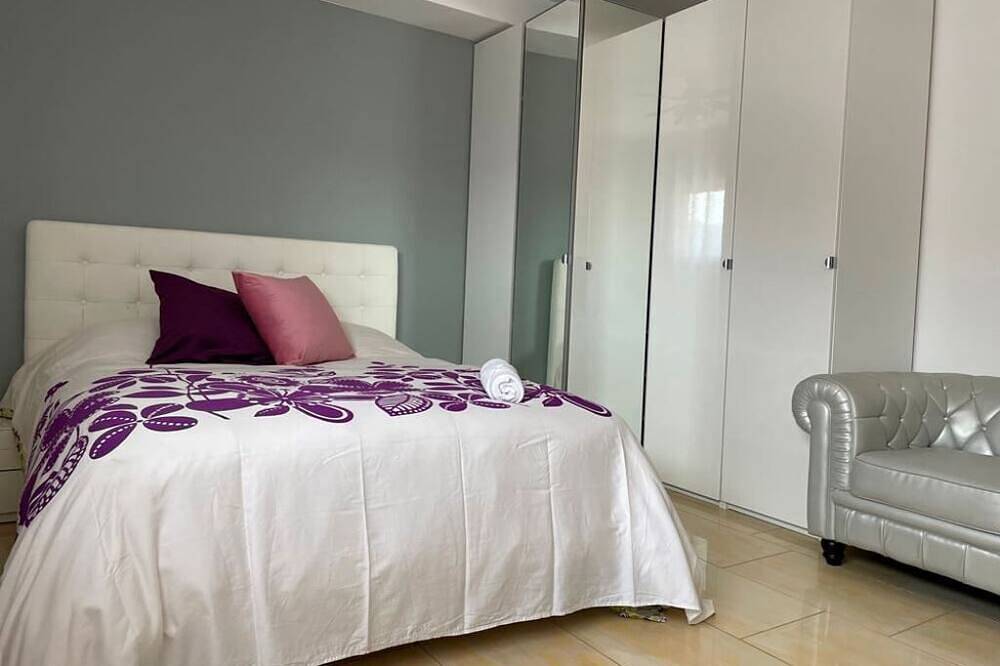 Chambre à 30 minutes de Barcelone avec salle de bain et piscine partagées. in Sant Fost de Campsentelles, Province de Barcelone