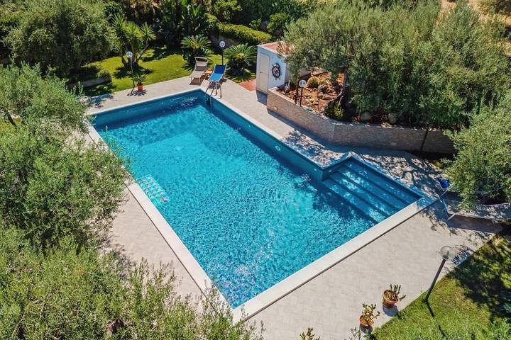 Villa per 6 persone, con panorama e giardino nonché piscina in Altavilla Milicia