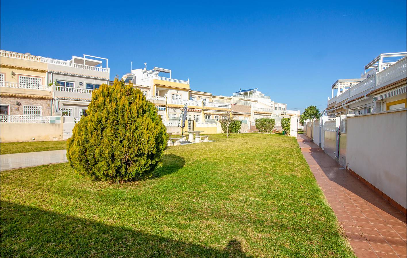 Wi-Fi-Apartment am Strand mit AC und Terrasse in Orihuela, Costa Blanca