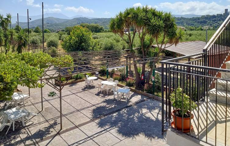 Ganze Ferienwohnung, Gemütliches Strandapartment mit WLAN und Parkplatz, 900 m vom Strand entfernt in Casal Velino, Cilento Coast