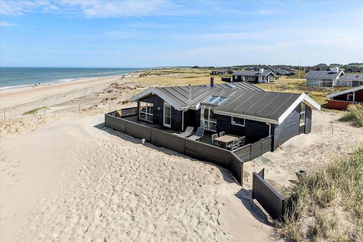 Ferienhaus für 6 Personen, mit Terrasse und Whirlpool in Nørlev Strand