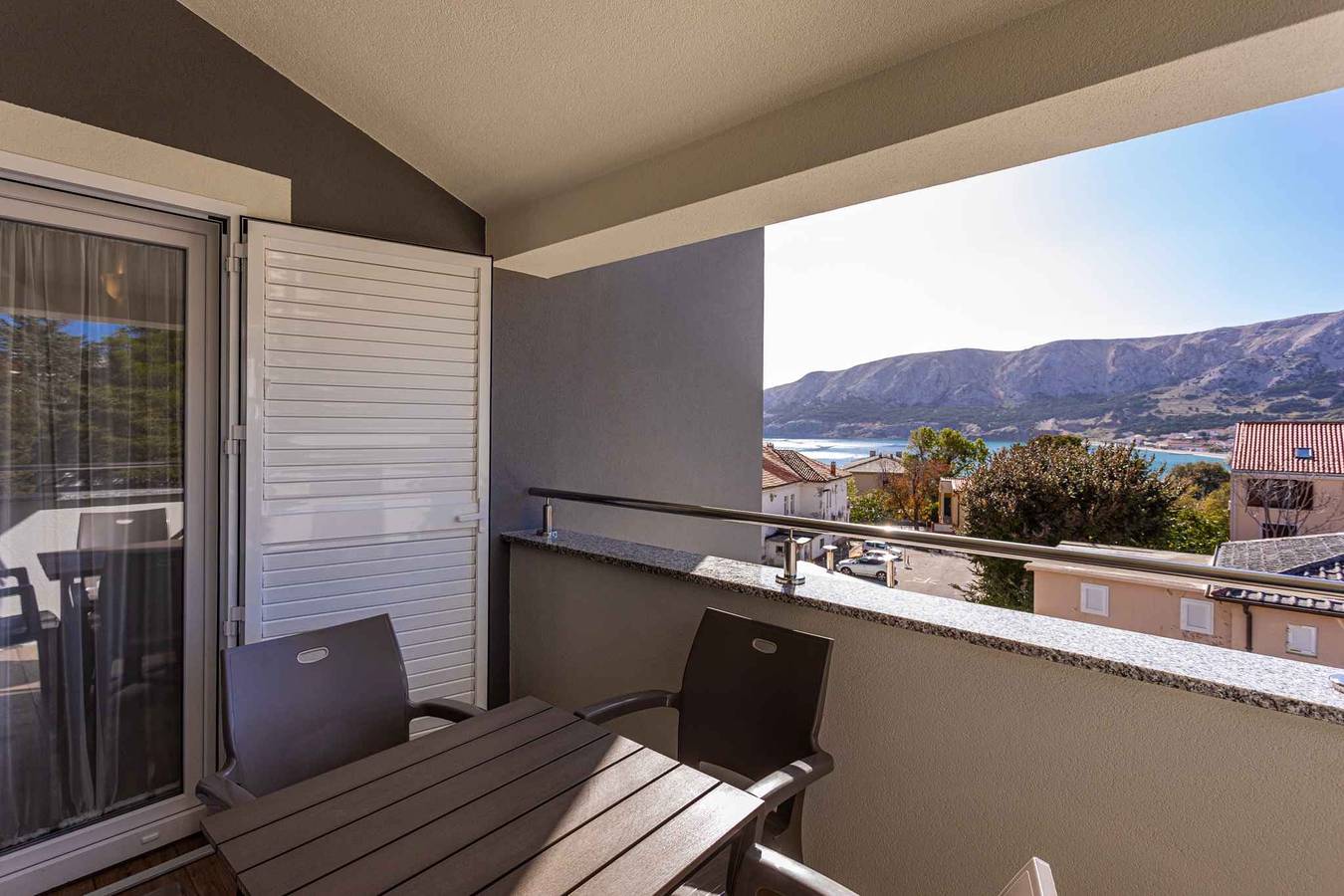 Ganze Ferienwohnung, Ferienwohnung mit Balkon und Klimaanlage  in Baska, Krk