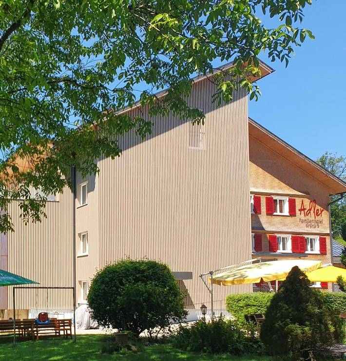 Hotel, mit Balkon und Terrasse sowie Garten und Ausblick in Lingenau - 2