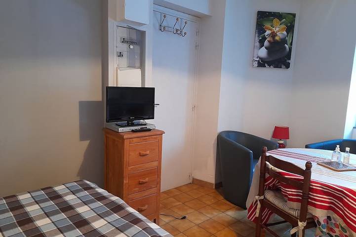 Appartement entier, Ravissant studio  a deux pas des  thermes et des commerces in Luchon-Superbagnères, Bagnères-de-Luchon