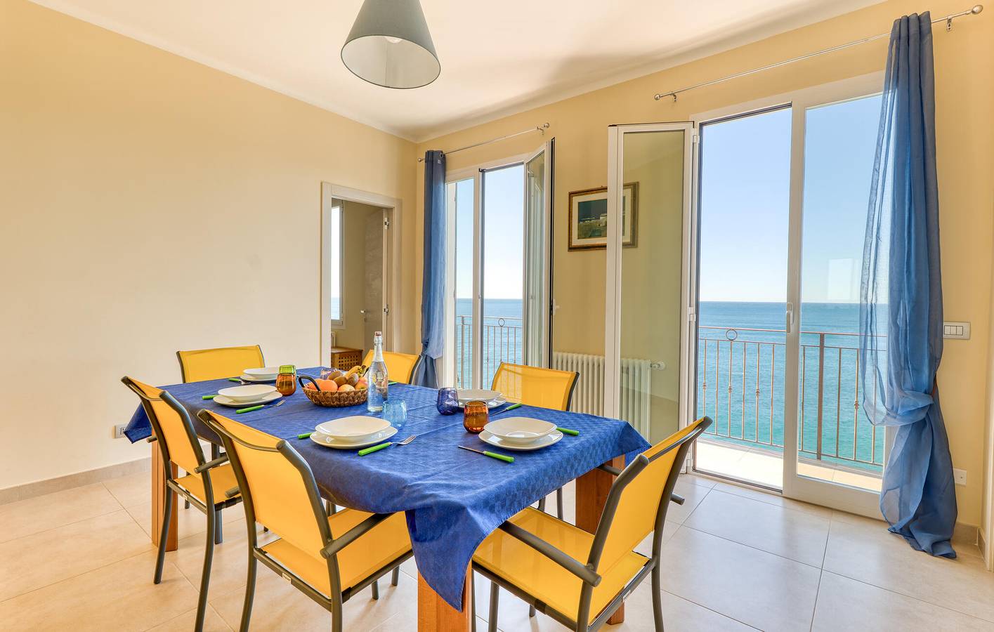 Apartment mit Meerblick, Klimaanlage und Parkplatz. in Cipressa, Riviera di Ponente