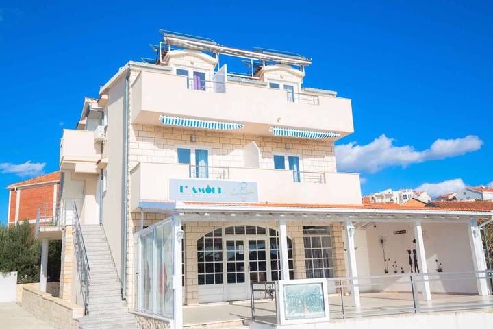 Ganzes Studio, Studio direkt am Meer mit Meerblick in Rogoznica, Šibenik-Knin