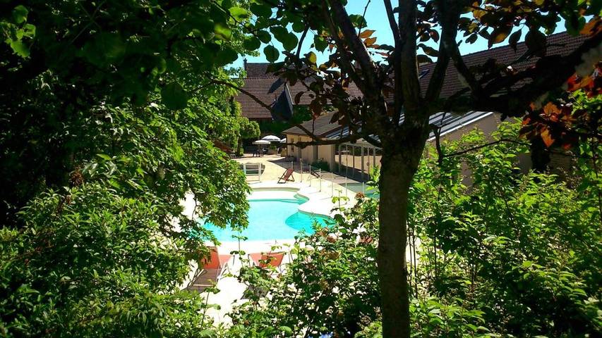 Hôtel pour 2 personnes, avec jardin ainsi que piscine et terrasse, animaux acceptés