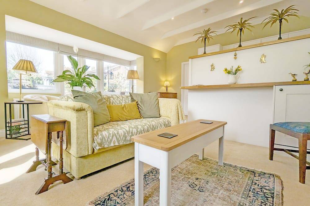 Palm Tree Cottage -  an annexe that sleeps 2 guests  in 1 bedroom in Fishbourne (West Sussex), West Sussex