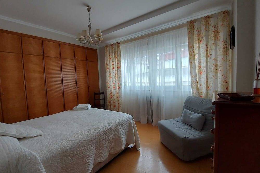 Entire apartment, Port of Foz with 4 rooms, garden, terrace and barbecue in Foz, Galician Coast