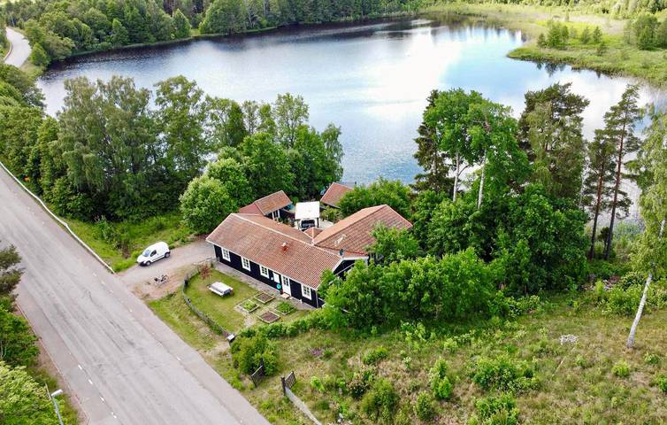 Ferienhaus für 13 Personen, mit Terrasse und Garten sowie Sauna und Seeblick in Sommen