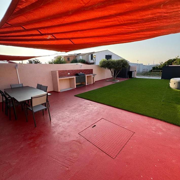 Location de vacances pour 4 personnes, avec jardin ainsi que terrasse et jacuzzi à Port-de-Bouc - 4