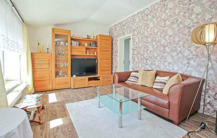 Ganze Ferienwohnung, Gemütliches Apartment am Strand mit Parkplatz und Annehmlichkeiten in Meesiger, Kummerower See