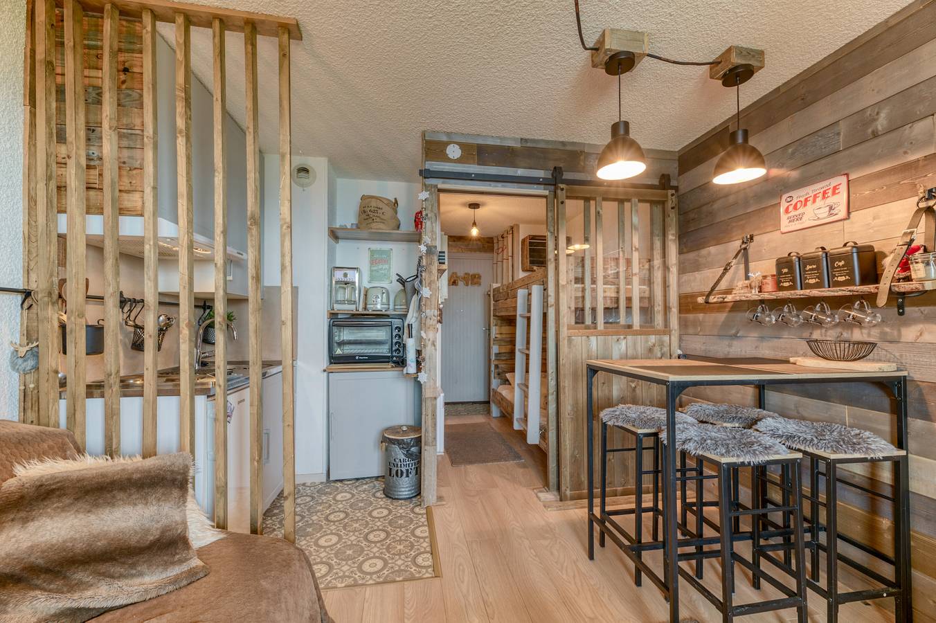 Ganzes Studio, Einzimmerapartment 'Montagnard Vue Splendide' mit privater Terrasse, Balkon und Wi-Fi in L'Alpe d'Huez, Nationalpark Écrins