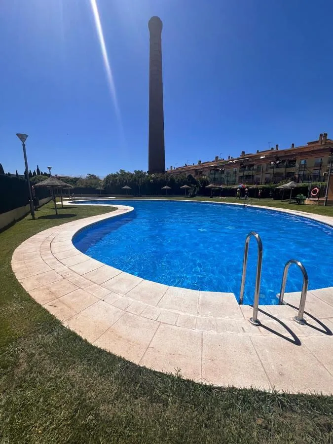 Apartamento de vacaciones para 5 personas, con jardín además de piscina y vistas - 1