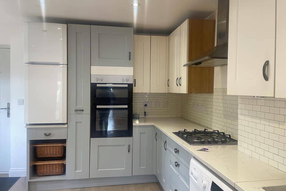 Apartamento entero, Fully equipped family-sized flat offers everything you need for your stay. in Bexley, Londres