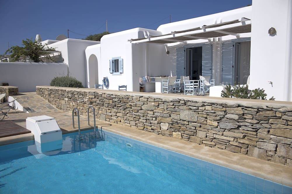 Near Golden Beach - Villa with private Pool and amazing view to the Aegean in Paros