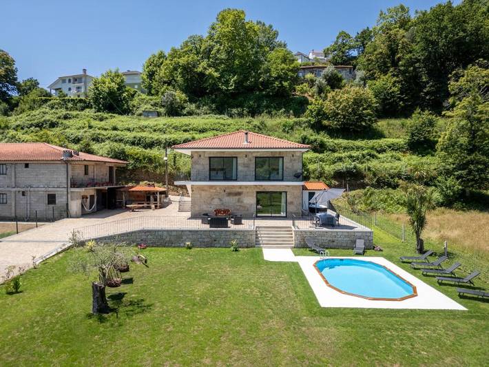 Apartamento para 8 personas, con jardín además de piscina y vistas, Se admiten mascotas en Cabeceiras de Basto (Cidade)
