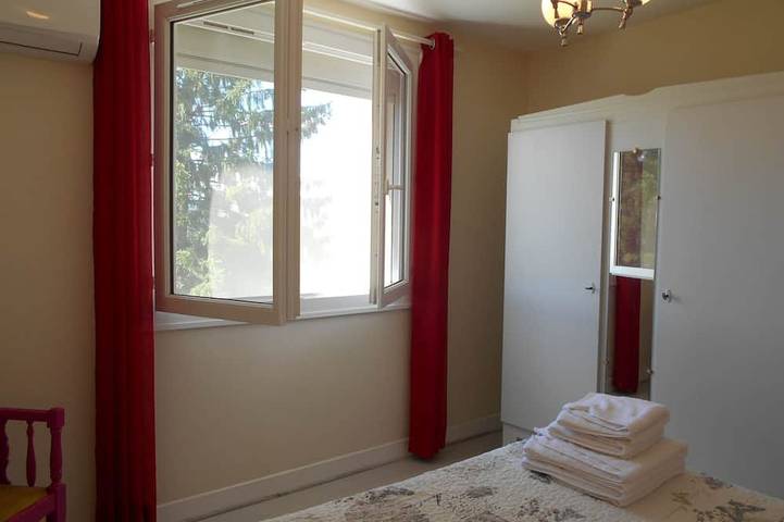 Apartamento entero, Cabaña independiente en la granja en las montañas panorama wifi gratuito in Arette, Béarn