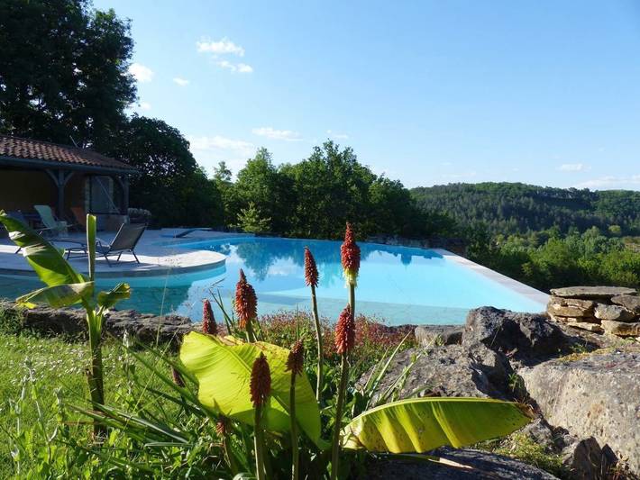 Ferienwohnung für 2 Personen, mit Terrasse und Garten sowie Pool und Ausblick