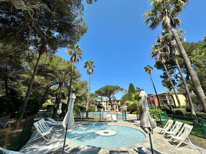 Gîte pour 5 personnes, avec jardin ainsi que jacuzzi et piscine dans Plage La Badine