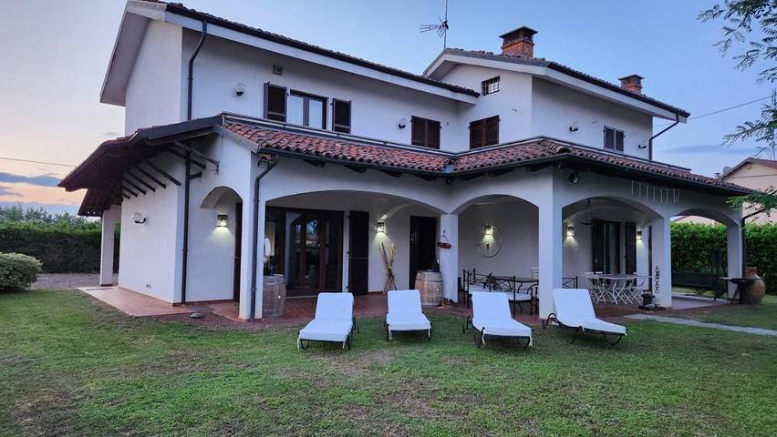 Location de vacances pour 9 personnes, avec jardin à Tigliole - 2