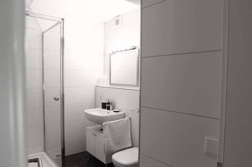 Appartement entier, Moderne-Location- 1 Anna Iff-Vue ville-Salle de bain privée in Würzburg, Région viticole de Franconie