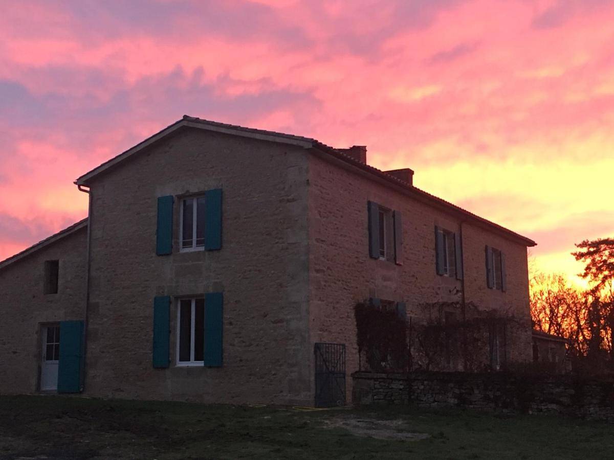 Five-Bedroom House in Azay-le-Brûlé, Région de Niort