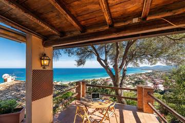 Ferienhaus für 4 Personen, mit Balkon/Terrasse und Meerblick in Costa Rei