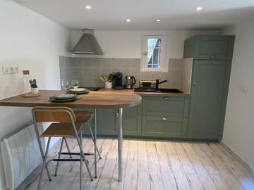 Gîte pour 2 personnes, avec jardin à Le Revest-les-Eaux