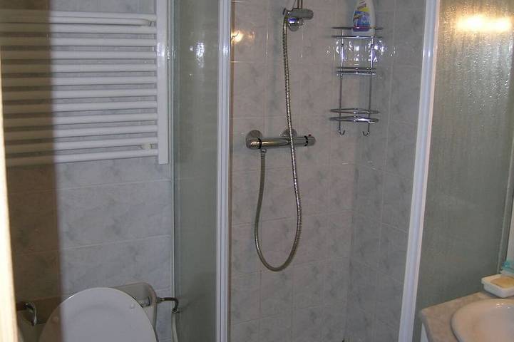 Gîte pour 2 personnes, avec jardin et jacuzzi à Lodève - 4