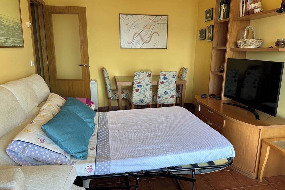 Ganze Wohnung, 2 Bed Apt Sleeps 4 - Two Tvs - Free Parking in Portonovo, Sanxenxo