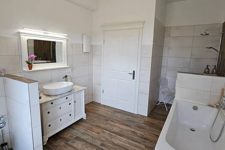 Ganze Wohnung, Herrenhaus Wohnung - Herrenhaus Darbein in Dargun, Mecklenburgische Seenplatte